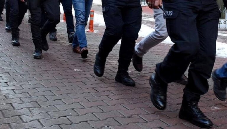 antalyada-silah-kacakcilarina-operasyon-SZHBBQRF.jpg