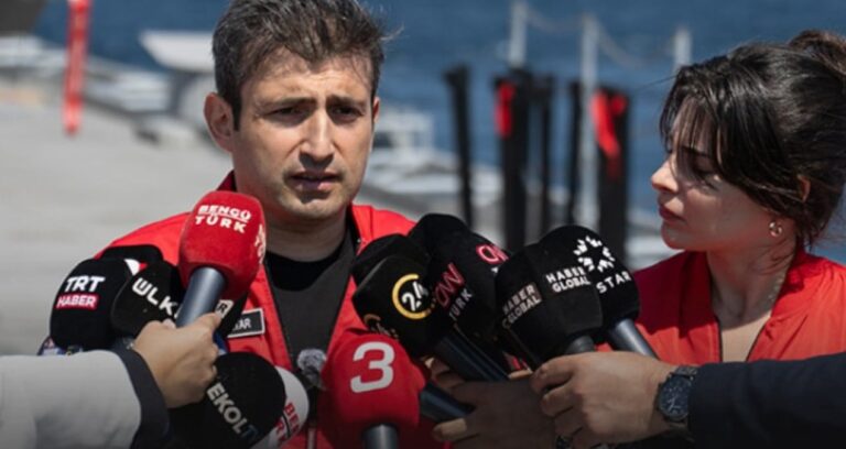 neden-mikrofonda-komutanlar-degil-erdoganin-damadi-selcuk-bayraktar-var-bguqWzlm.jpg