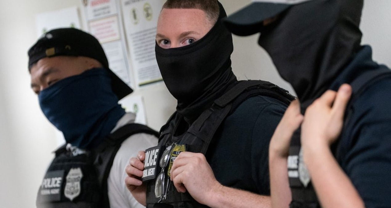 yuzu kapali polisler gina getirdi eyalette maske takmak yasaklandi bizzy6C4