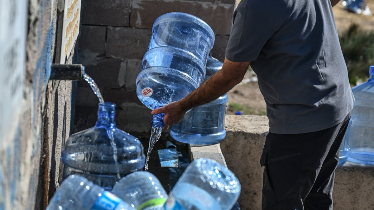 ankarada su kesintisi devam ediyor vatandaslar ellerinde bidonlarla cesmelere kostu VIEuXQsQ