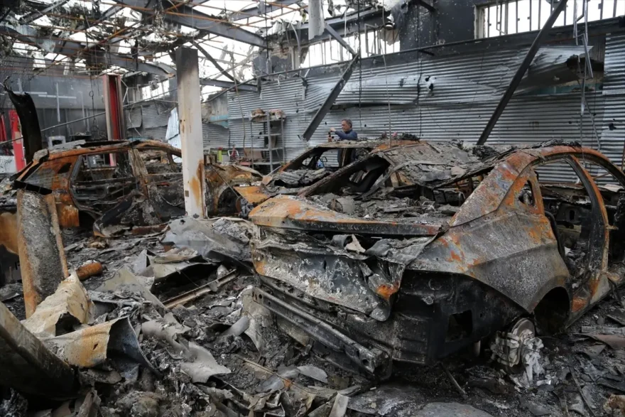 Tahran’daki Oto Galerisine Saldırı: 70 Araç Yandı