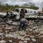 5 Milyon Dolar Taşıyan Uçak Düştü, Para Yağmuru Kaosa Neden Oldu