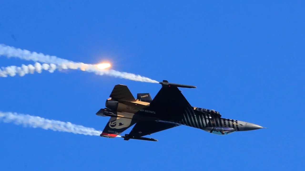 Antalya’da SOLOTÜRK’ün Unutulmaz Gösterisi: 23 Nisan Coşkusu