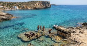 deniz-kestanesi-ararken-hazine-buldular-94cNbgZ9