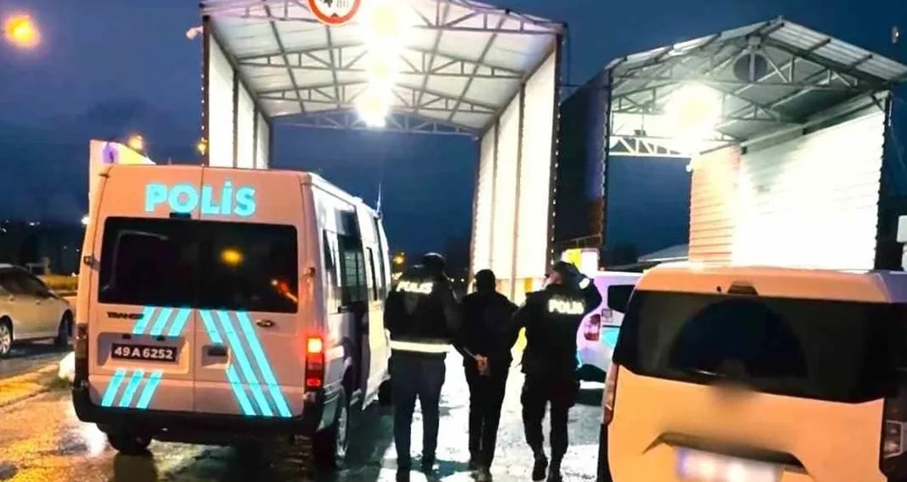 musta-8-duzensiz-gocmen-yakalandi-2-supheli-tutuklandi-eMesGmDH